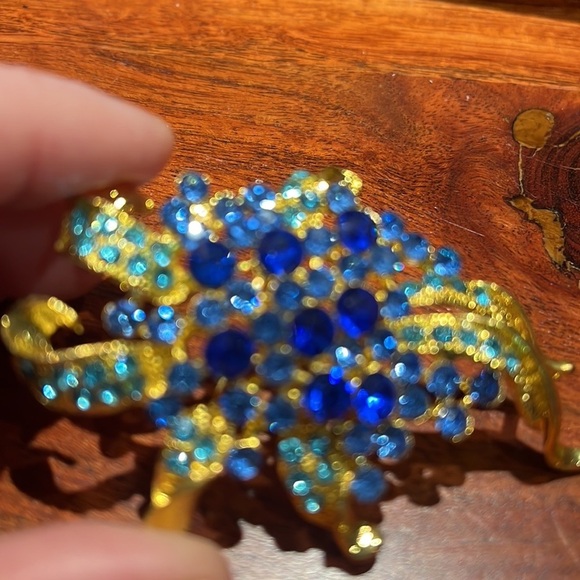 Beautiful brooch - Picture 2 of 3